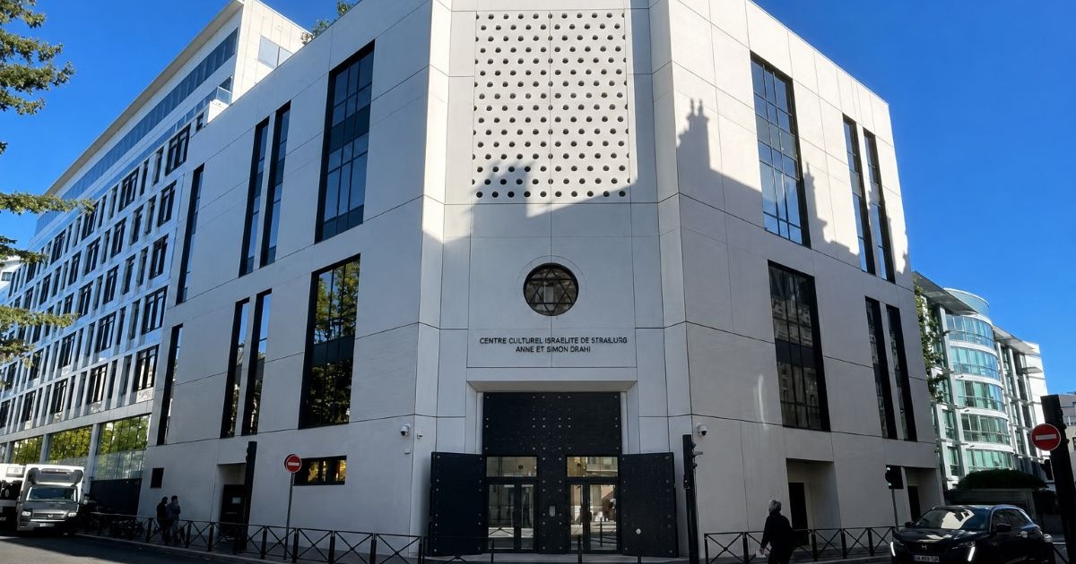Vue extérieure de la grande synagogue de Levallois Perret