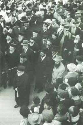 Lors de l’enterrement du Rav Yéhochoua Bérdugo en 1953