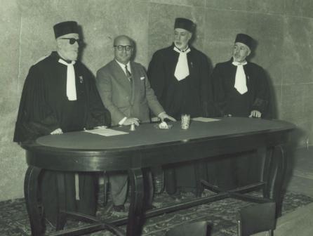 De gauche à droite : Rabbi Chaoul Aben Danan, Grand Rabbin du Maroc et Président du Haut Tribunal Rabbinique ; Monsieur...