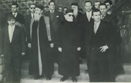 Délégation de Rabbanim et de Chefs de communautés rendant visite au roi Mohamed V à son retour d’exil, Au centre le Gran...