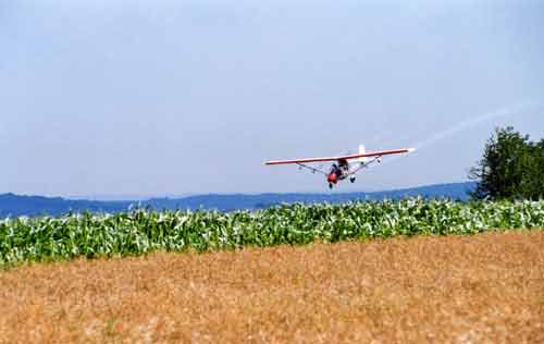 Epandage d’insecticide par hélicoptère