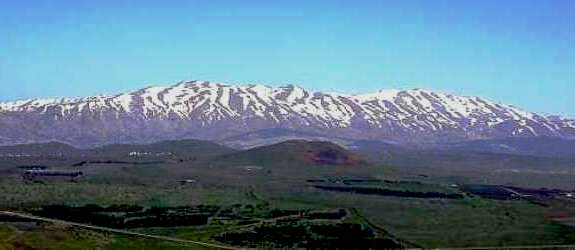 Le Mont Hérmon se situe au bout de la chaîne de montagne de l'Anti-Liban, dont le plus haut sommet atteint 2800m