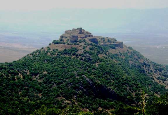 La forteresse de Nimrod (en arabe Kalat al-Subeiba) est située dans le nord du Golan, sur un éperon rocheux qui s'élève...