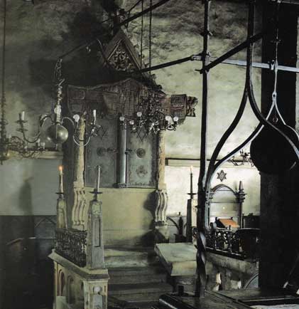 Intérieur de la synagogue Altneuschule à Prague, Tchécoslovaquie