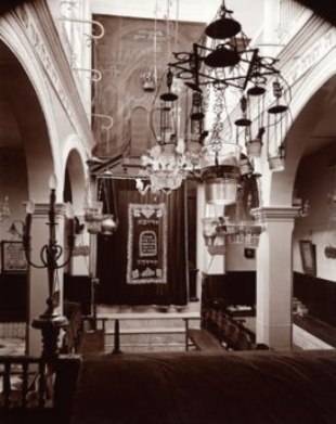 La synagogue Assayag, connue sous le nom de Massate Moshé, au nom de Moïse Azencot qui en fut le fondateur et entra aprè...