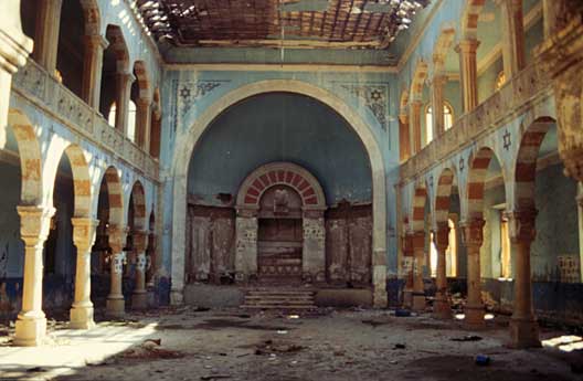 La synagogue Maguèn Abraham aujourd'hui dans un état de délabrement avancé par manque d'entretient et surtout l'absence...