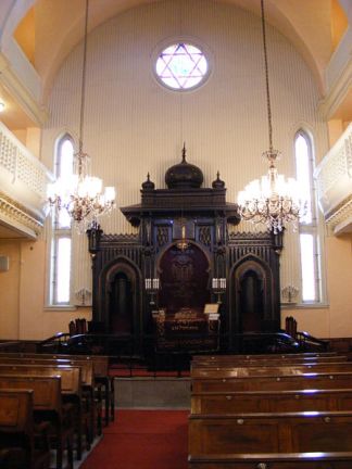 Intérieur de la synagogue Achkénaz d'Istanbul en Turquie