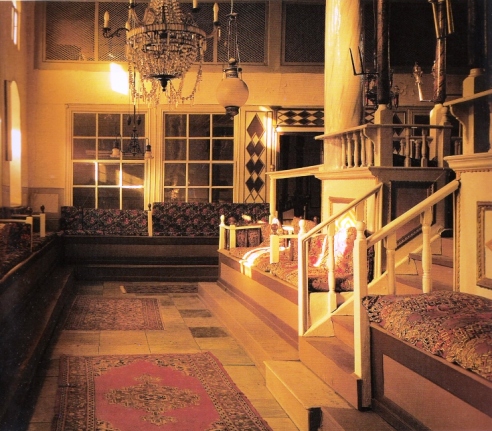 Intérieur de la synagogue Bikour 'Holim à Izmir, Turquie