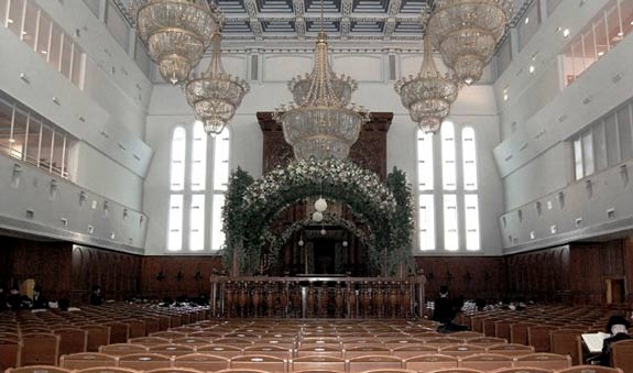 Vue intérieure du Grand Bèt Hamidrach de la synagogue Belz à Jérusalem