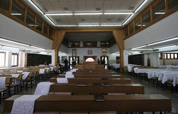 Vue intérieure de la synagogue Karline à Jérusalem