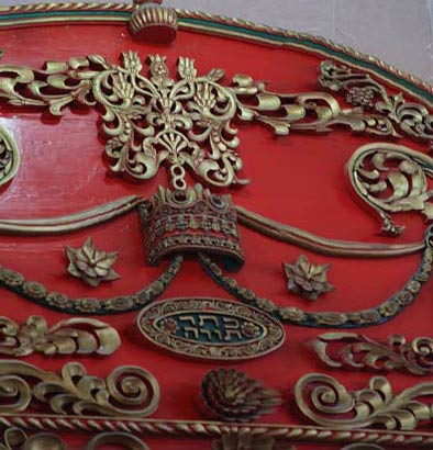 Vue rapprochée du décor du Hékhal de la synagogue du Mochav Néhalim