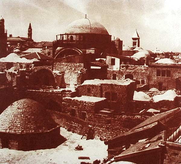 3. Elle a été durant des décennies, la plus belle et la plus grande des synagogues d'Eretz Israël. Détruite par deux foi...