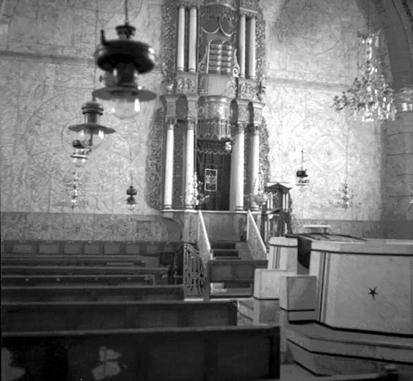 5. L'intérieur de la 'Hourva découvrant son majestueux Hékhal en 1934