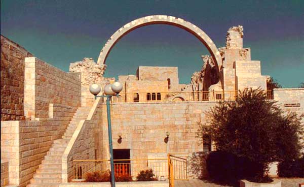 8. Ce qu'il en restait après le passage des jordaniens sur le site. Pas un bâtiment juif n'a été épargné dans le quartie...