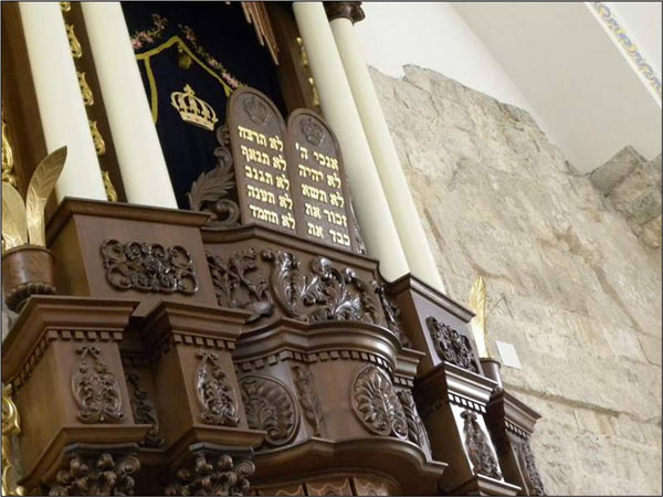 24. Vue en perspective des retouches reconstituées d'un monument historique à l'intérieur d'un autre: le Hékhal