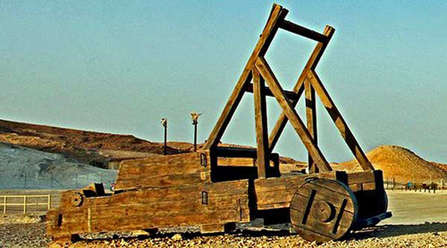 Reconstitution de la copie d'une des machines de guerre romaine pour la prise d'assaut du site