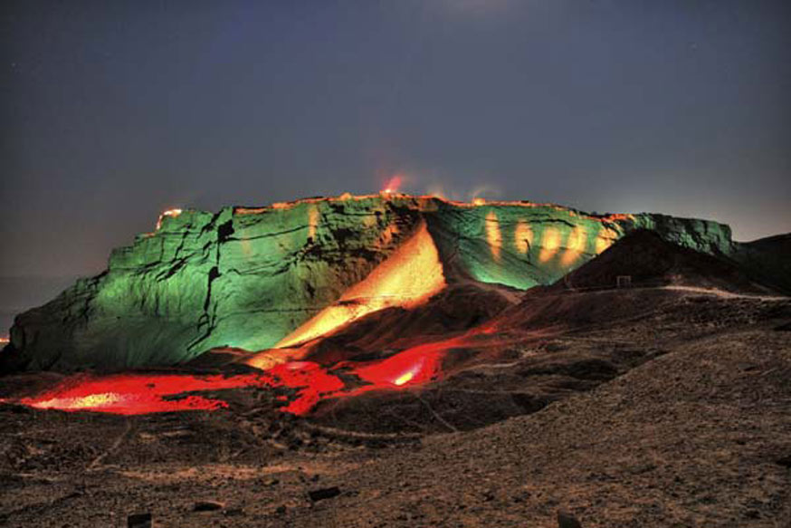 Finissons ce tour touristique en beauté avec une magnifique photo représentant le site en plein spectacle sons et lumièr...