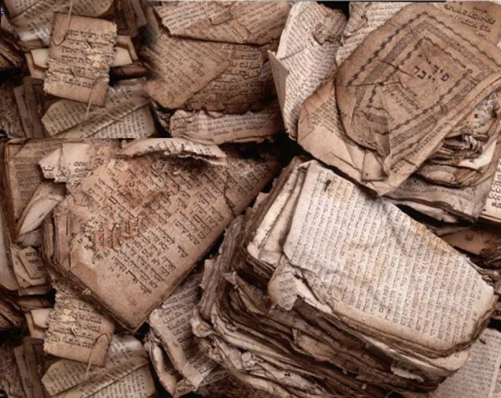 1. Pages de livres de prières détruits pendant le pogrom de la Nuit de Cristal, le 9 et 10 novembre 1938. Ces pages ont...