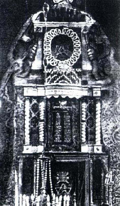 4. La Bima de la synagogue de Gombin avant sa destruction