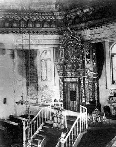 21. L'arche sainte de la synagogue de Kornik avant sa destruction par les nazis.