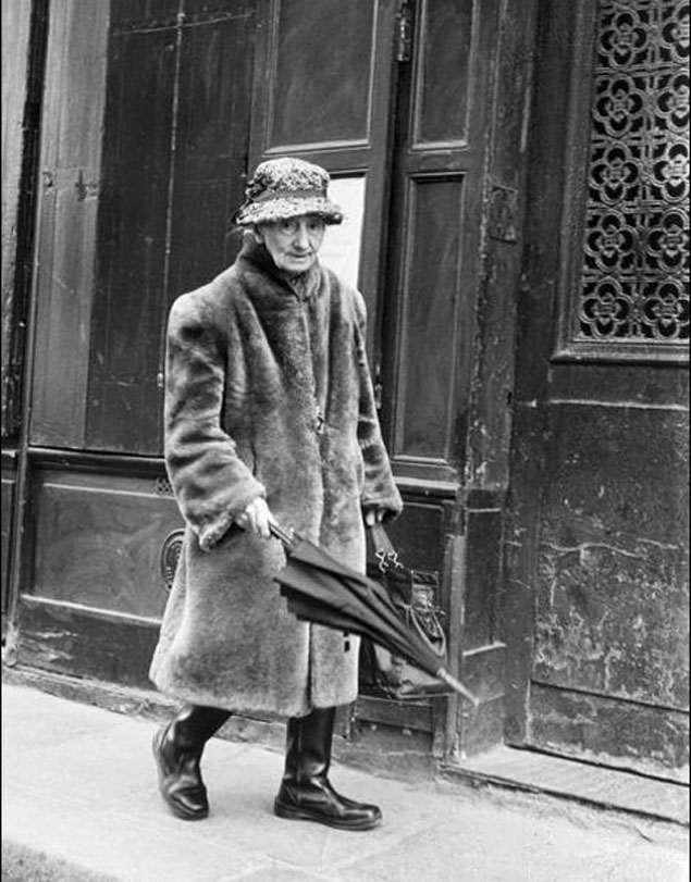 4. Au 19, rue des Rosiers, 1975.