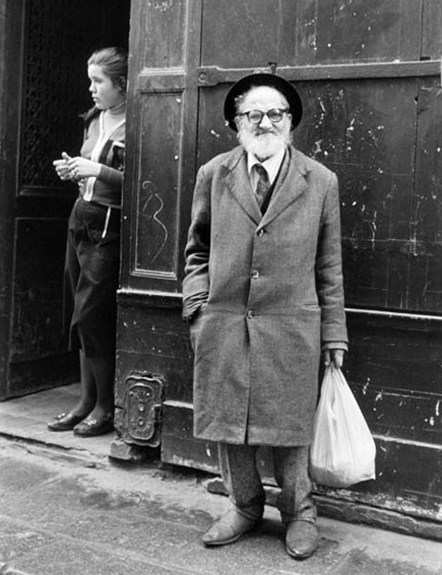 12. Au 27, rue des Rosiers, 1975.