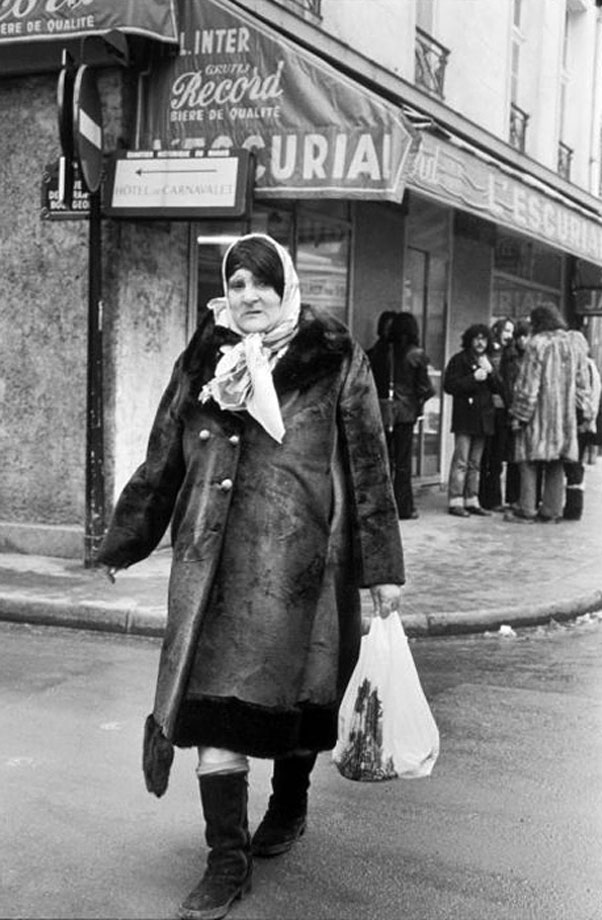 28. Angle de la rue des Hospitalières-Saint-Gervais et de la rue des Francs-Bourgeois, 1975.