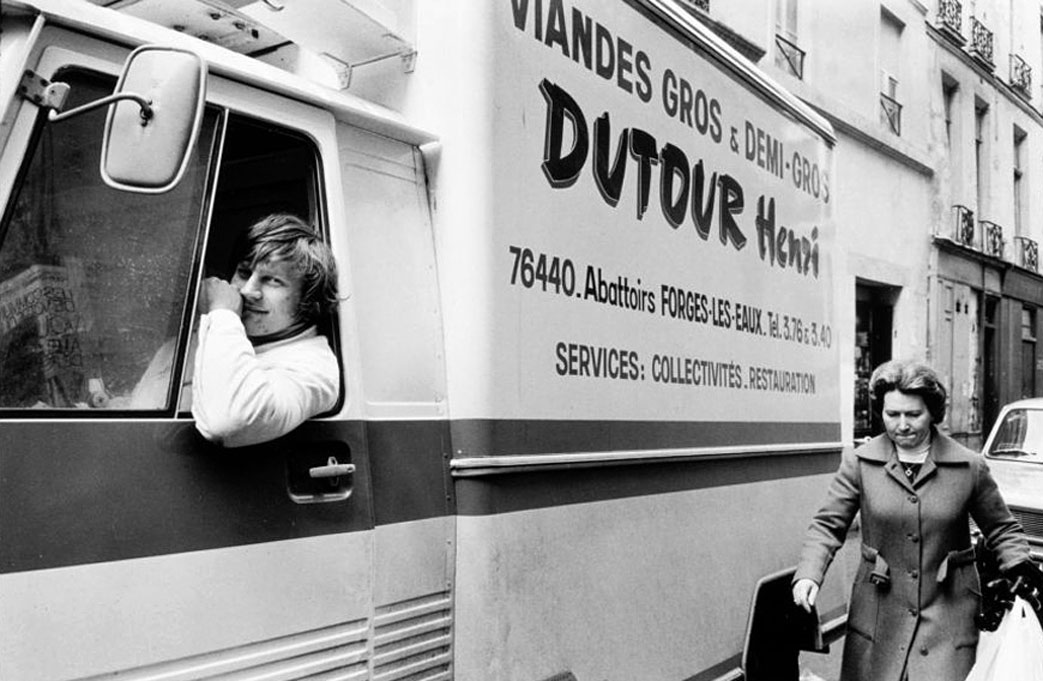 29. Le livreur de la boucherie David, 6, rue des Écouffes, 1975.