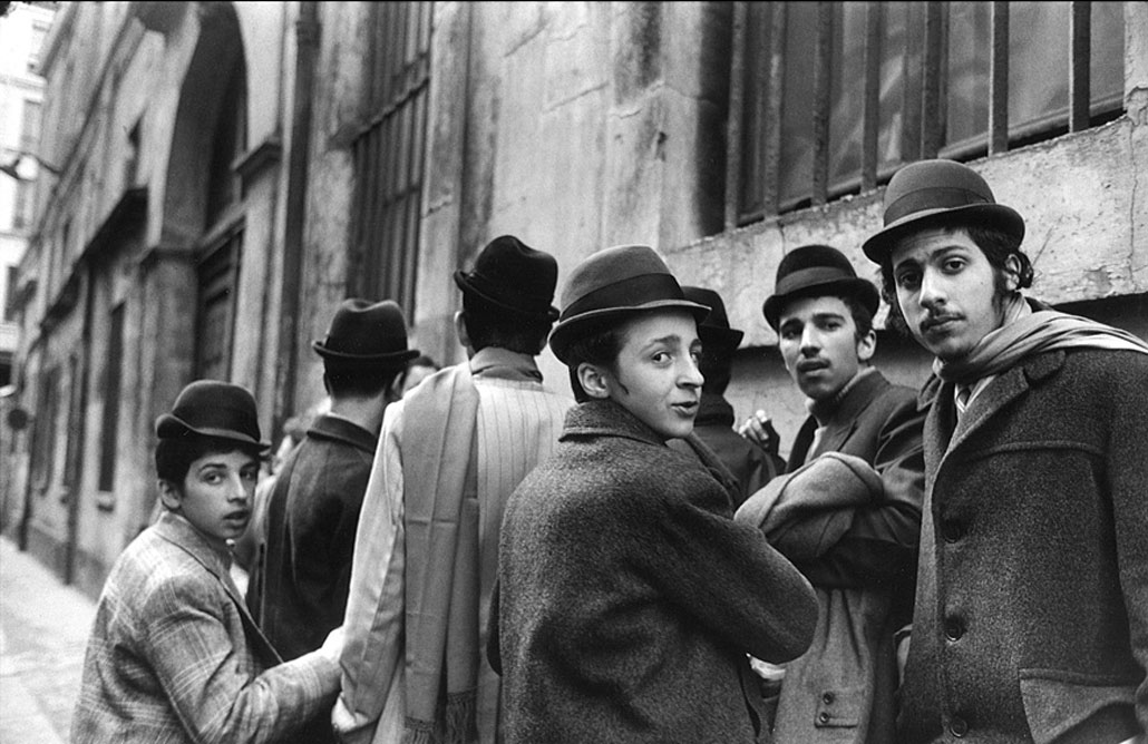 38. Au 11, rue Pavée, 1975.