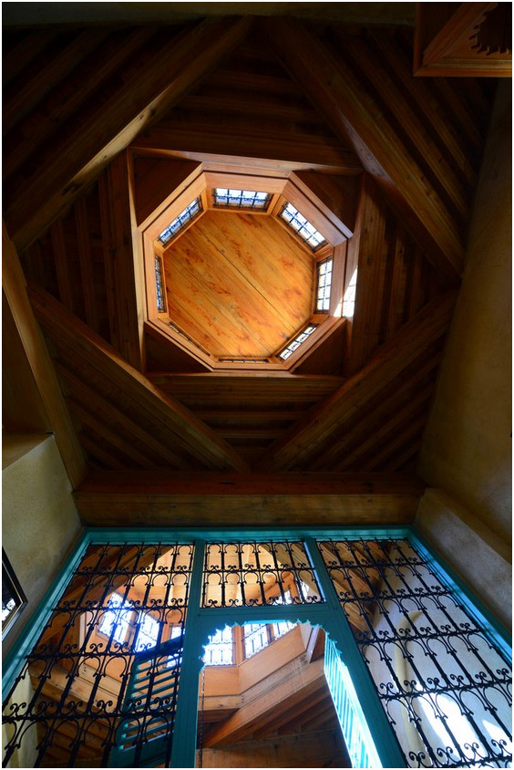 4. La restauration complète de la synagogue est le témoignage éloquent de la richesse et de la diversité des composante...