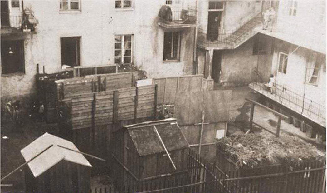 31. Construction des Soukkot à Cracovie, 1937.