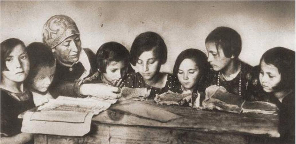 42. Le Beth Ya'acov pour jeunes filles de la ville de Lascarzew.