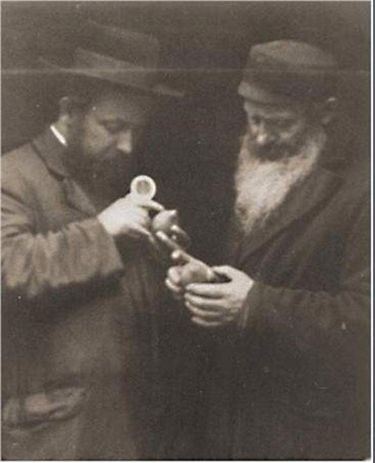45. Vérification d'un Etrog à la vielle de Soukkote.