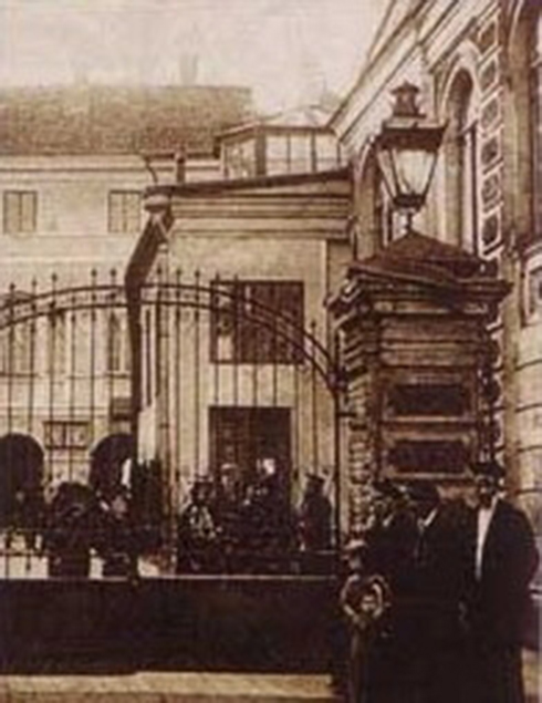6. Portail de l'entrée.