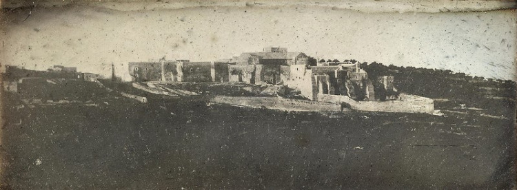 6. Vue panoramique des murailles de la ville.