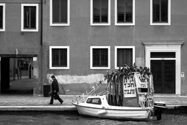 Une autre Soukka bateau. Toujours à Venise et toujours les Loubavitch (Habbad).
