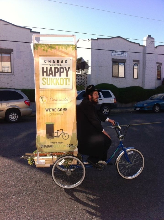 La Soukka-tricycle à Portland, dans l Oregon. Et toujours un Loubavitch aux commandes.