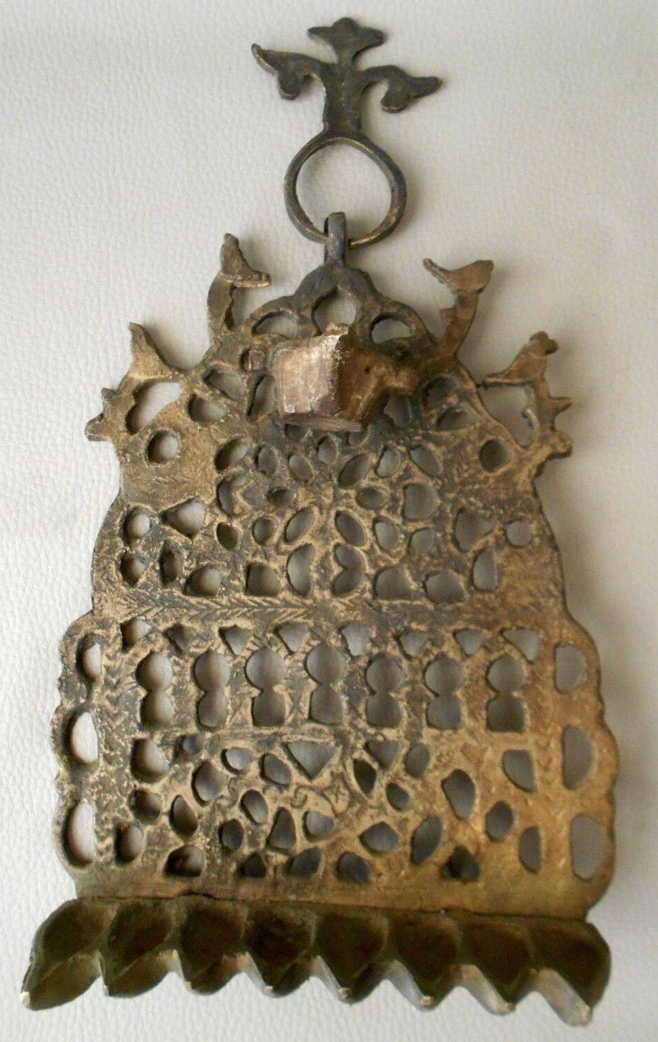 'Hanoukia en bronze. Origine-Maroc.