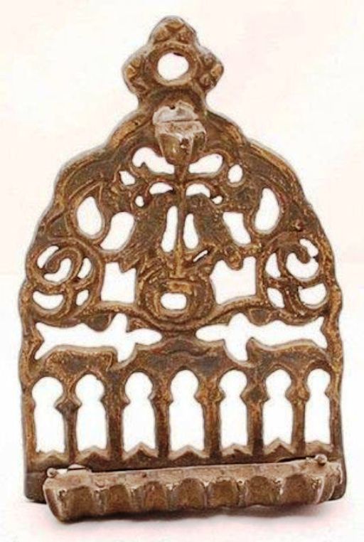 'Hanoukia en bronze. Origine-Maroc. Année 1920