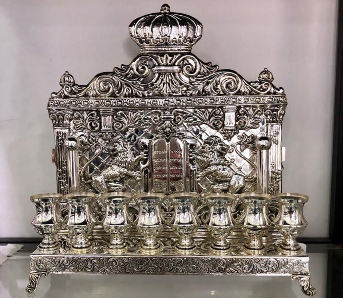 'Hanoukia en argent. Origine-Israël.