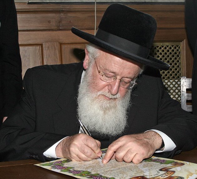 Le Rav Schlesinger chez les agriculteurs respectueux de la Chemita