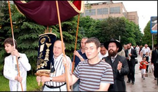 Inauguration d’un séfèr Tora en Ukraine
