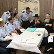 Rencontre insolite à la Yeshiva Ponievitz