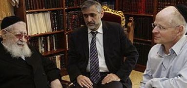 Le Rav Ovadia Yossef reçoit Noam et Zvi Shalit
