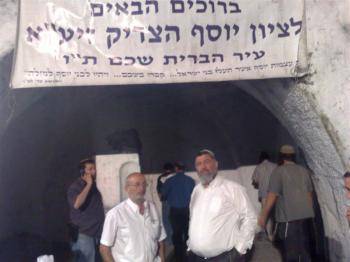 1000 personnes sur le tombeau de Yossef Hatsadik