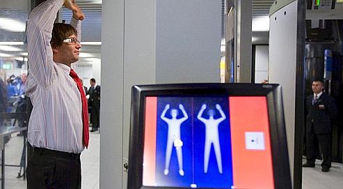 Aéroports : le scanner corporel compromet la modestie