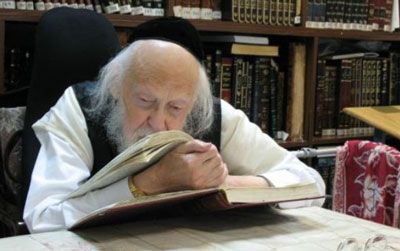 300000 personnes accompagnent le Rav Eliyachiv