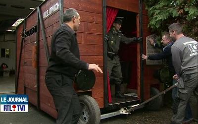Un faux wagon nazi, de carnaval, fait scandale à Alost, en Flandre