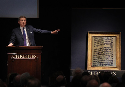 Un parchemin de Torah vendu 3 870 000 de dollars à Paris