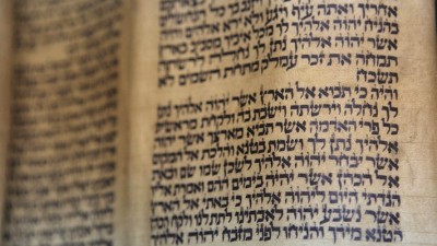 Deux anciens rouleaux de la Torah restaurés en Pologne